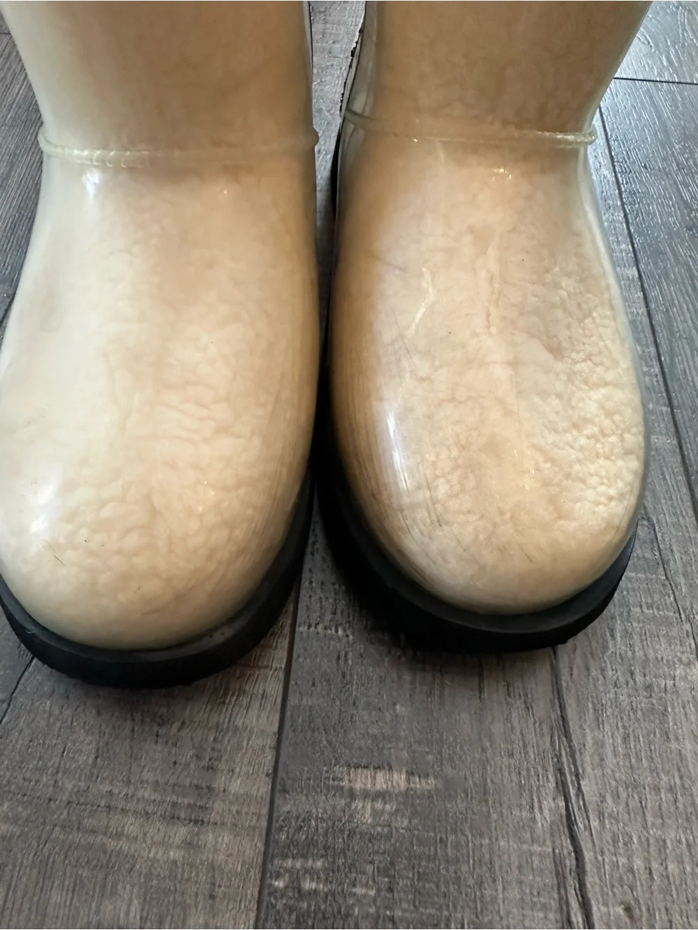 UGG excellent pre